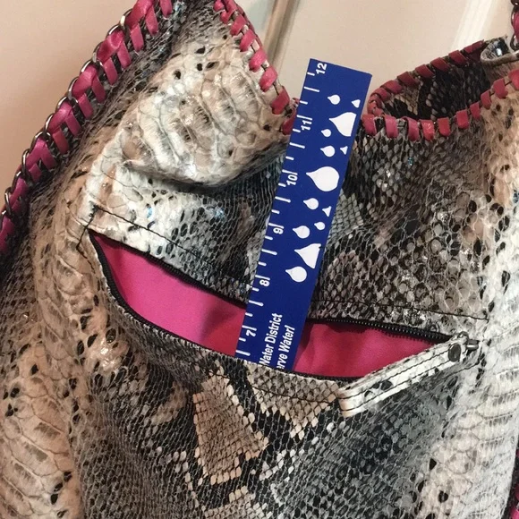 Snake Print Chain Strap Shoulder Bag - Picture 6 of 15